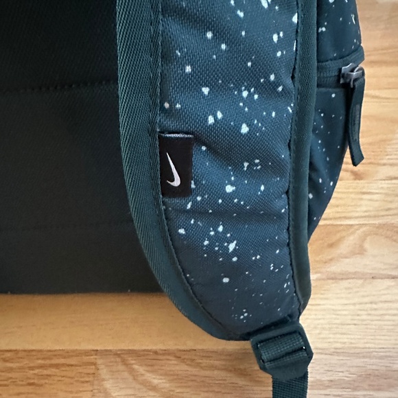 Nike Speckle Paint Splatter Green White Backpack - Picture 8 of 15